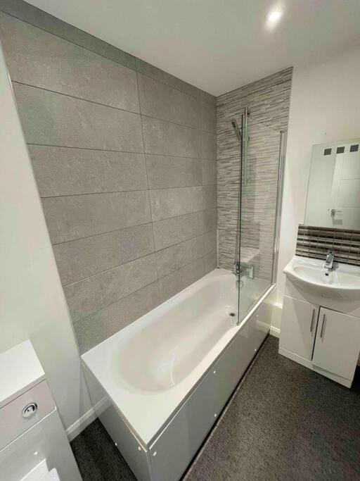 2 Bed City Centre Flat Bath Exterior foto